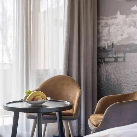 Seerose اممنستاد ام بودينسي